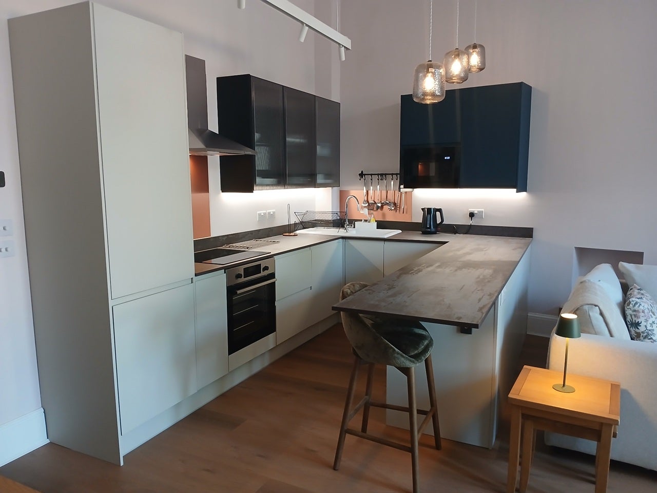 Flat Penywern Road in Greater London