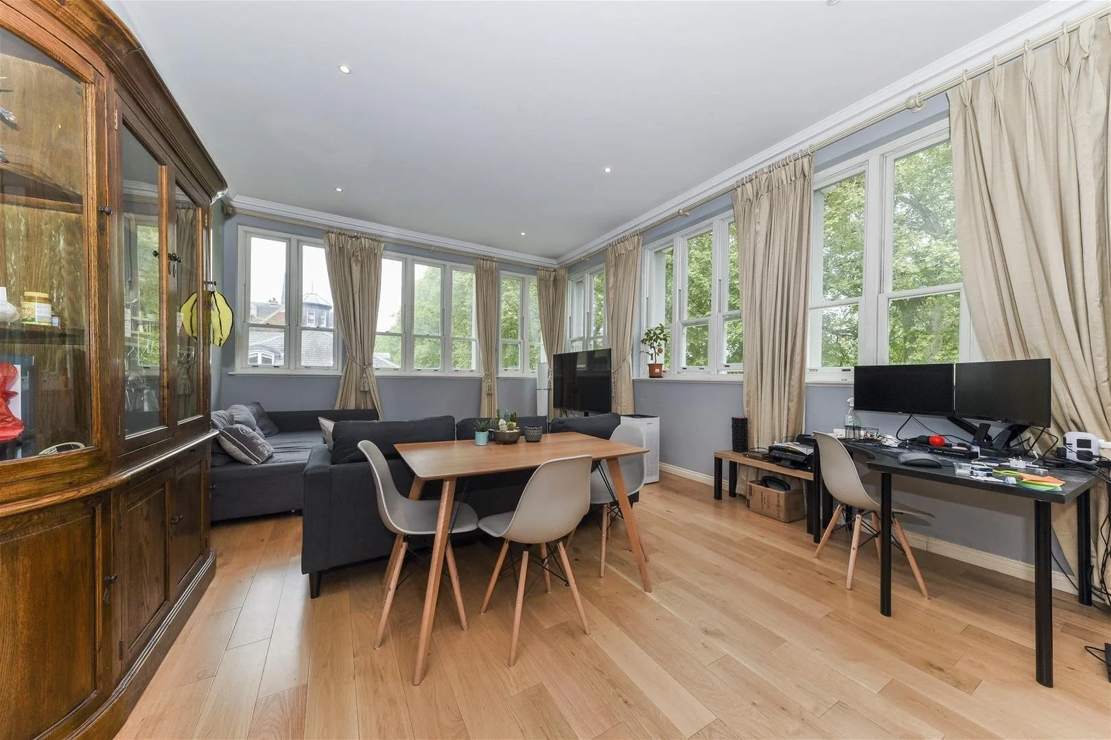 Flat Willow Place in City of Westminster