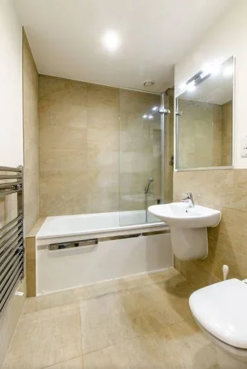 Flat Blackwall Way in Greater London