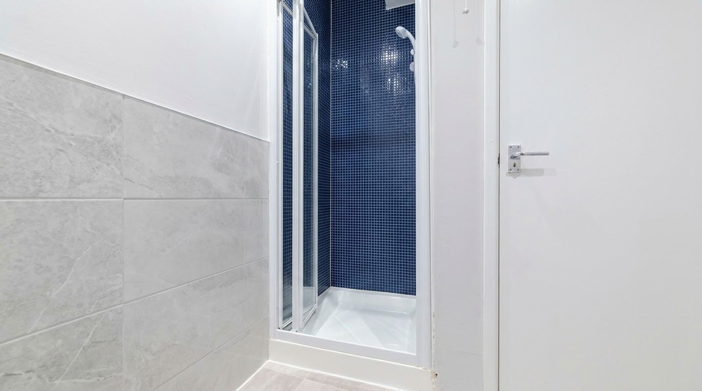 Flat Hatherley Crescent in Greater London