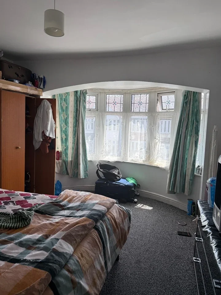 Room Ashburton Avenue in Greater London