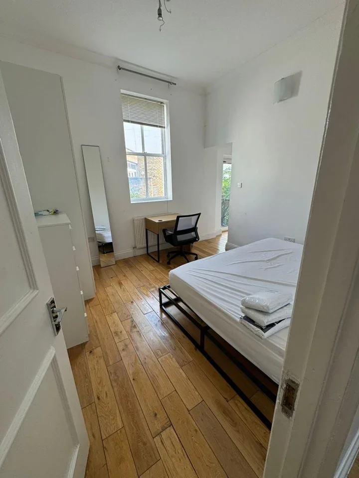 Flat Haverstock Hill in Greater London