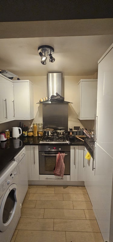 Room Elgin Avenue in City of Westminster