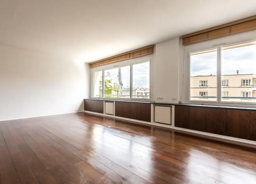 Flat Avenue Paul Doumer in Paris