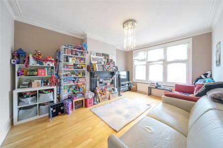 Flat Woodberry Avenue in Greater London