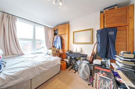 Flat Woodberry Avenue in Greater London