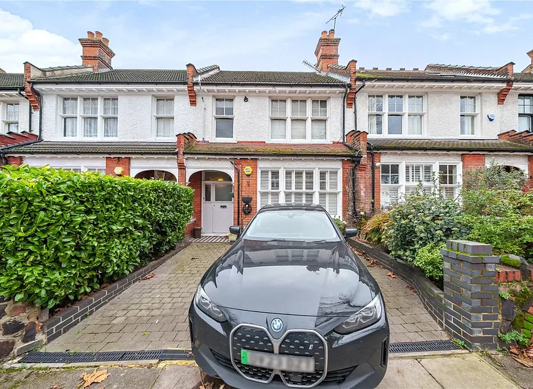 Flat Woodberry Avenue in Greater London