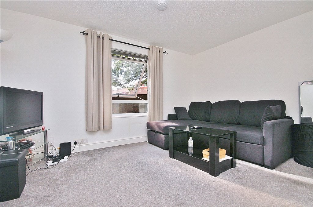 Flat The Oaks in Borough of Spelthorne