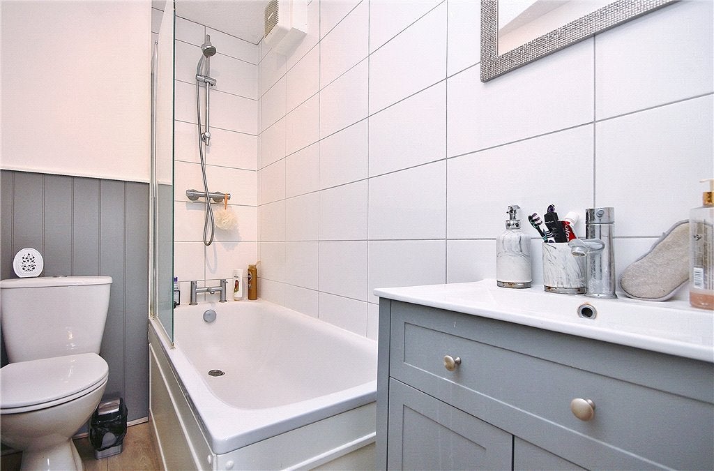 Flat The Oaks in Borough of Spelthorne