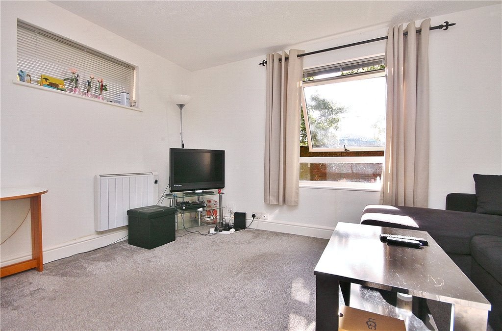 Flat The Oaks in Borough of Spelthorne