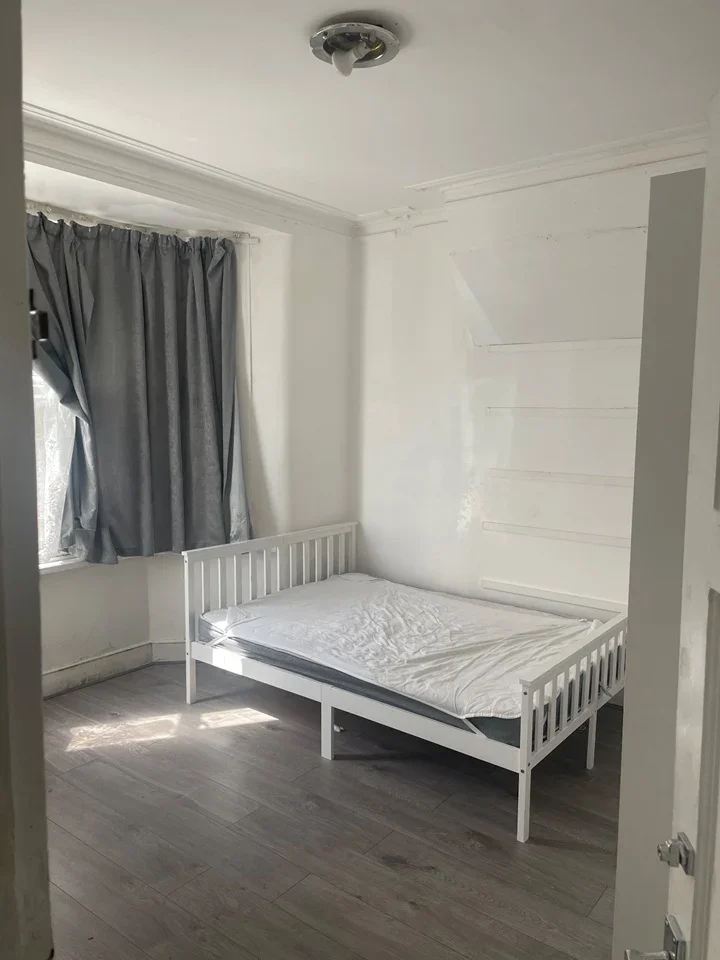 Room Springfield Road in Greater London