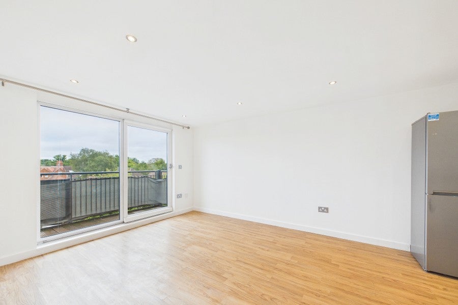Flat Park Street in Surrey Heath