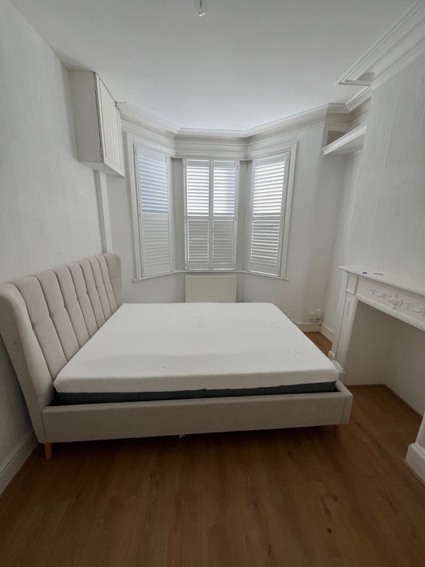 Flat Romford Road in Greater London