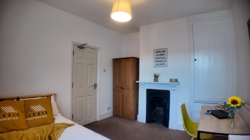 Room Northcote Road in Portsmouth