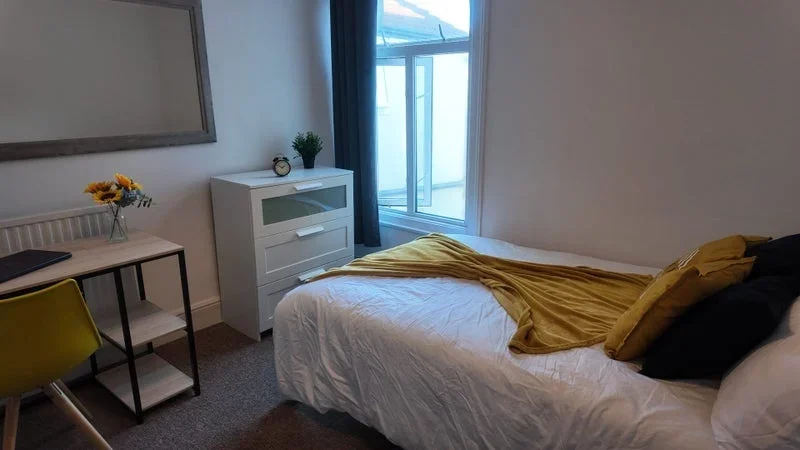Room Northcote Road in Portsmouth