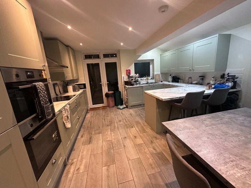 Room Crownfield Road in Greater London