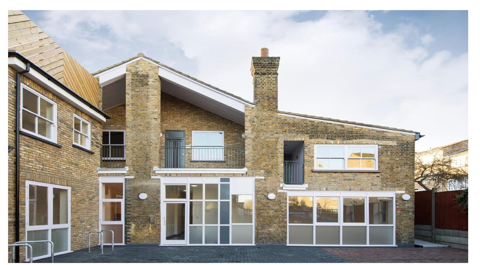 Flat Roding Road in Greater London