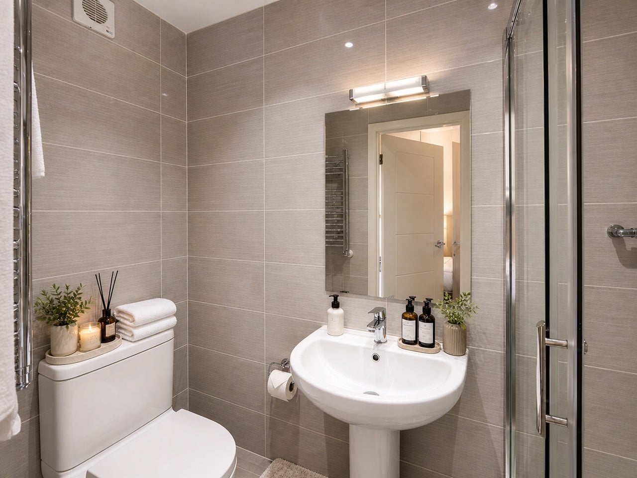Room Russells Crescent in Reigate and Banstead
