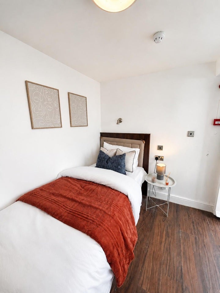 Room Russells Crescent in Reigate and Banstead