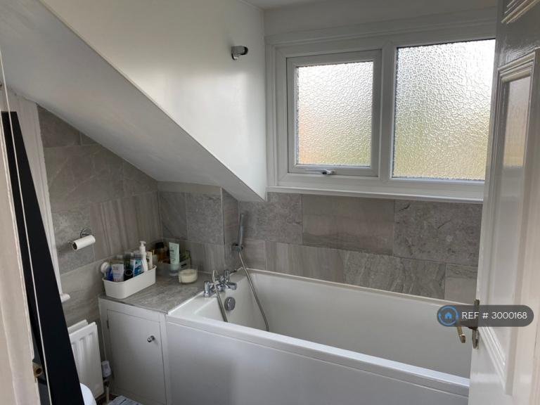 Flat Cambridge Road in Greater London