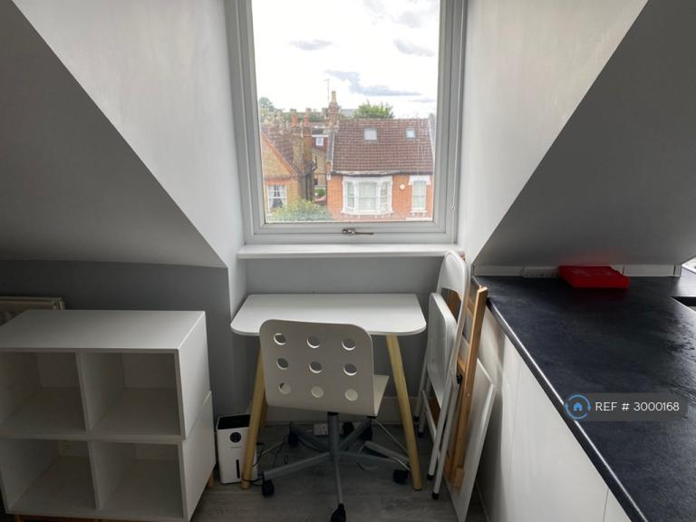 Flat Cambridge Road in Greater London