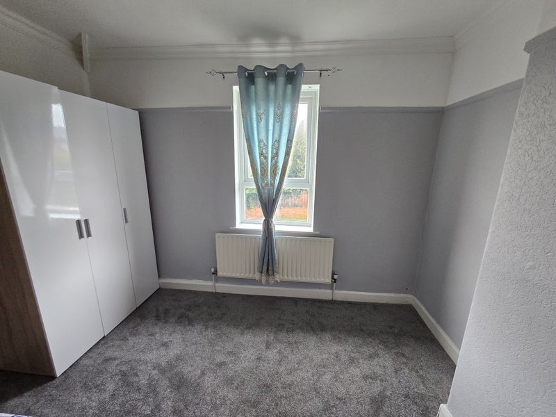Room Neston Road in Milnrow