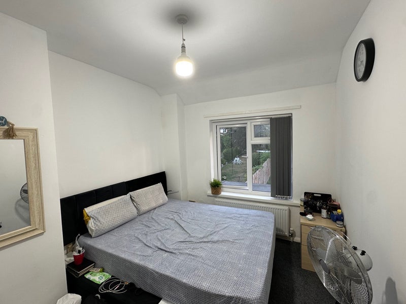 Room Warley Road in Sandwell