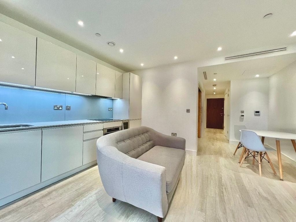 Flat Wandsworth Road in Greater London