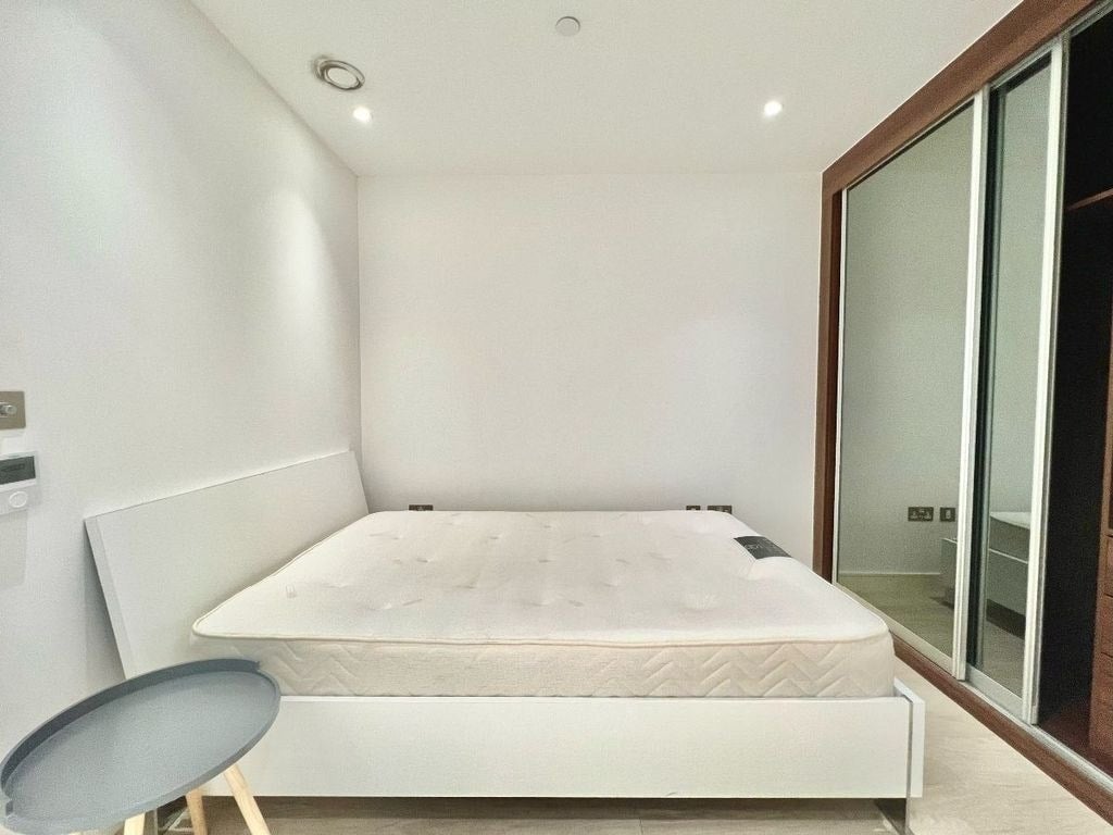Flat Wandsworth Road in Greater London