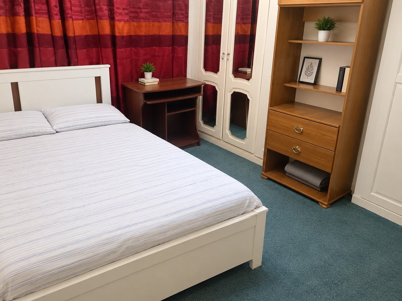 Room Ellis Avenue in Greater London