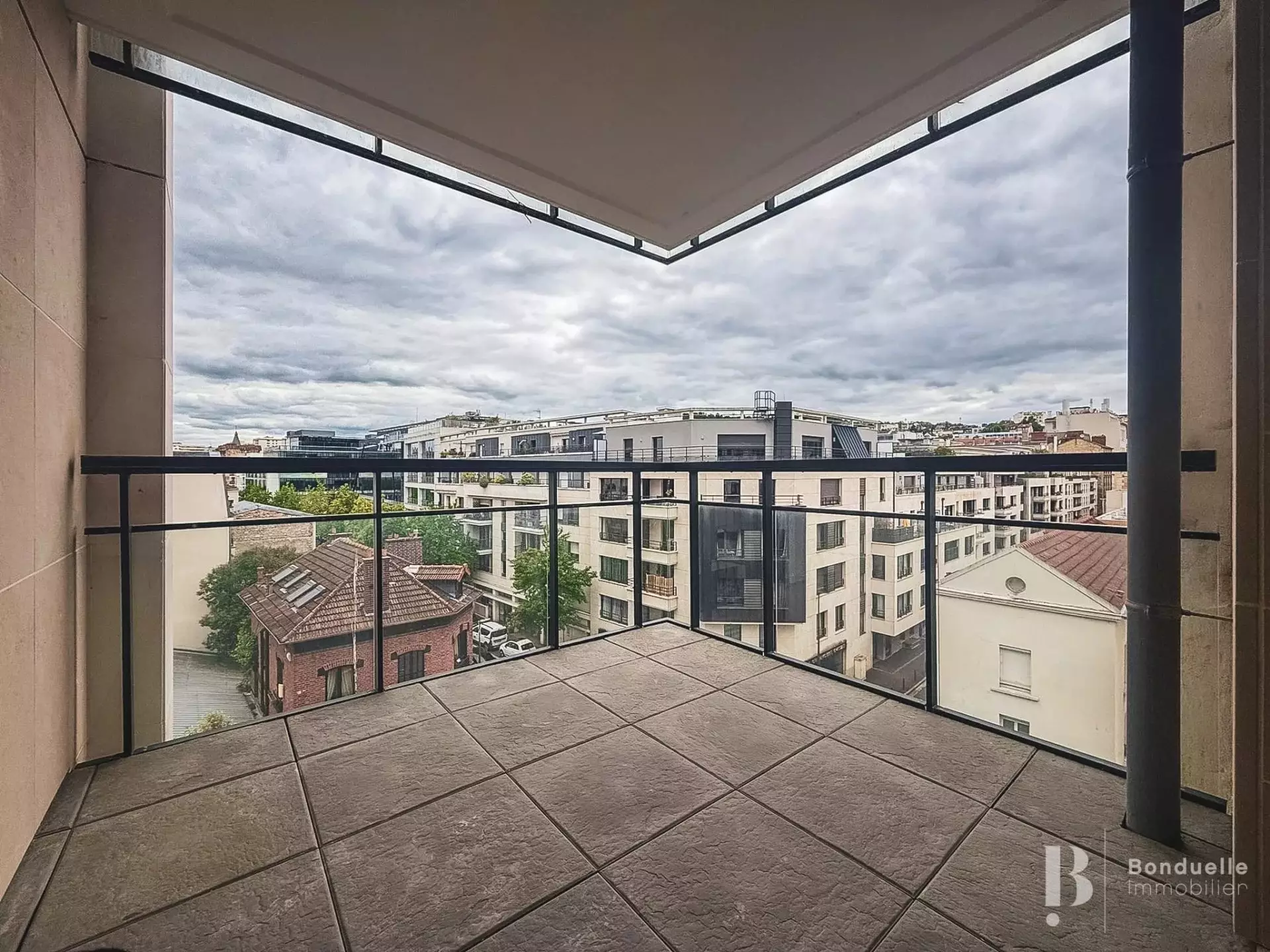 Flat Rue Benoît Malon in Suresnes