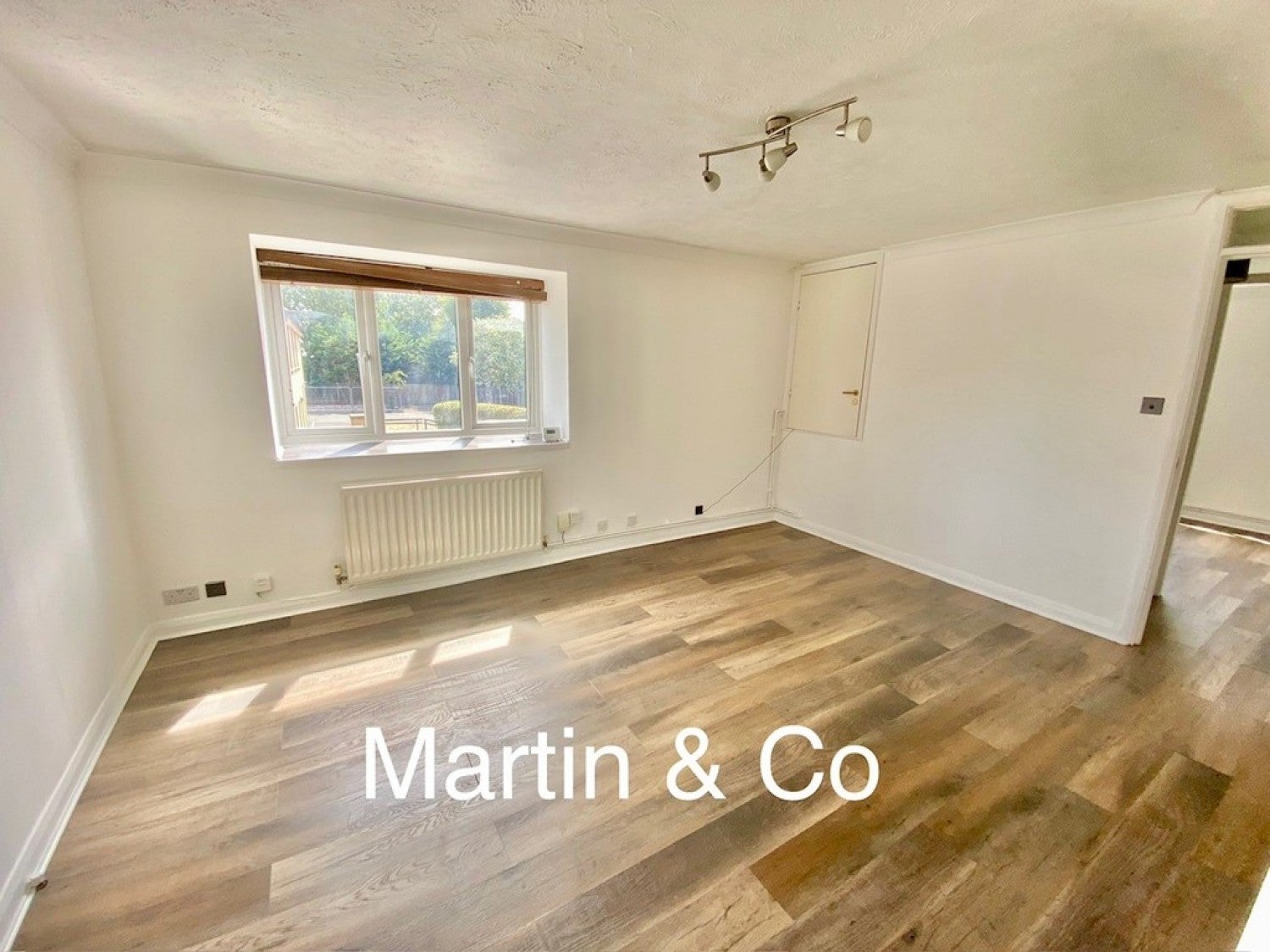 Flat Connaught Gardens in Greater London