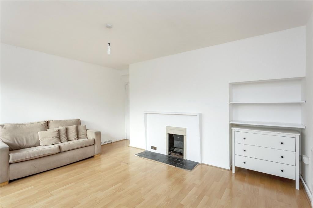 Flat Carnegie Street in Greater London