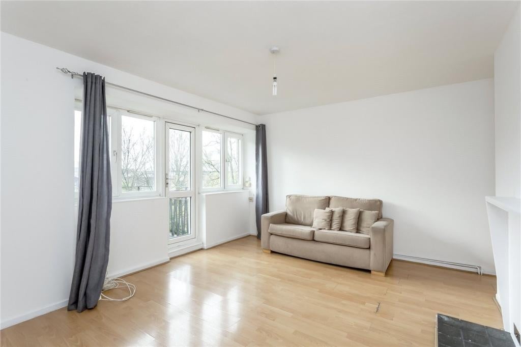 Flat Carnegie Street in Greater London