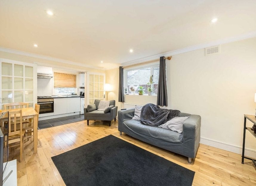 Flat Tregothnan Road in Greater London