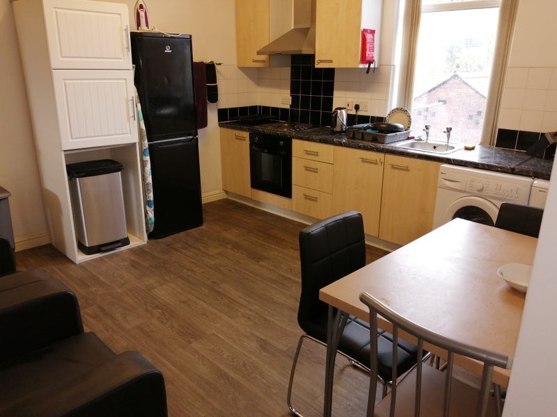 Room Tavora Street in Wakefield