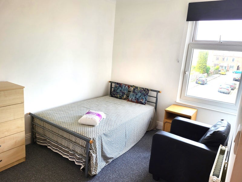 Room Tavora Street in Wakefield