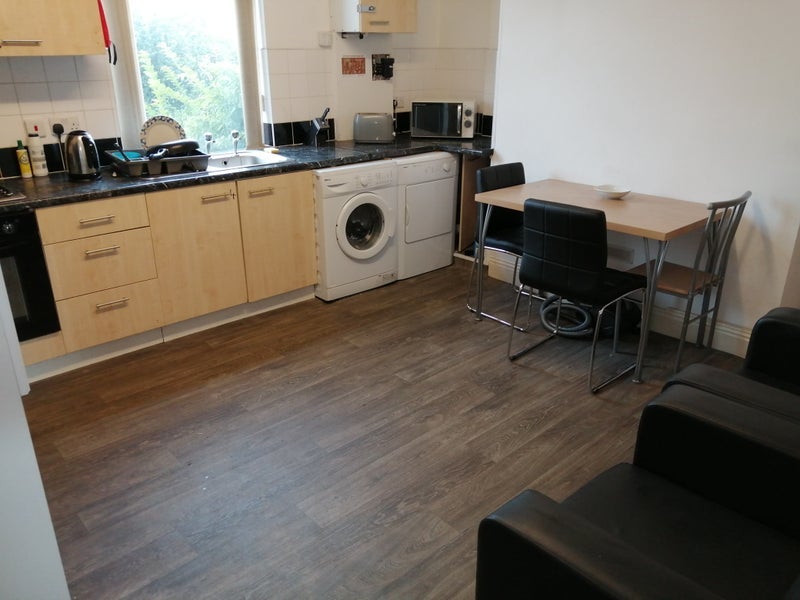 Room Tavora Street in Wakefield