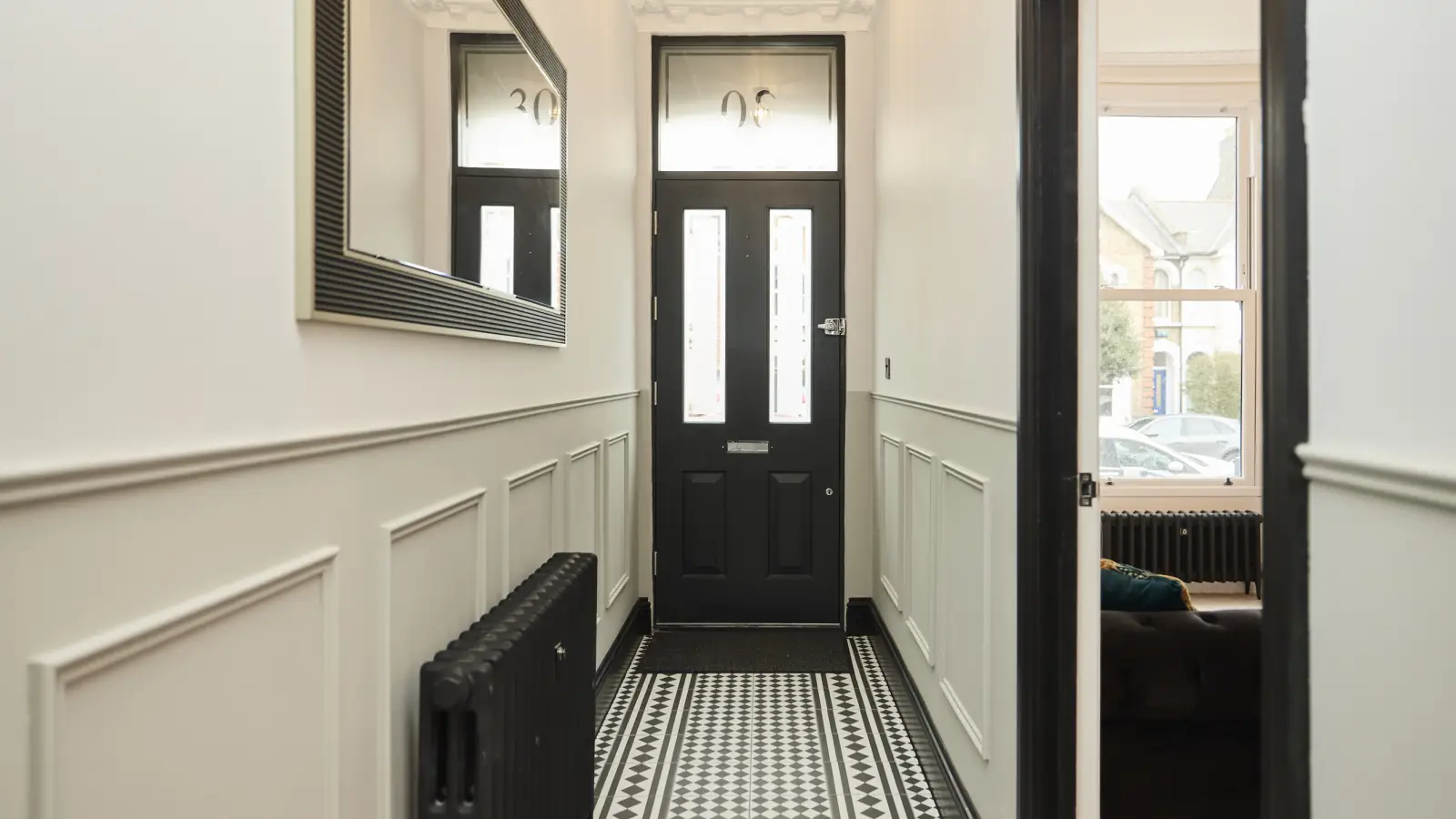 Flat Grayling Road in Greater London