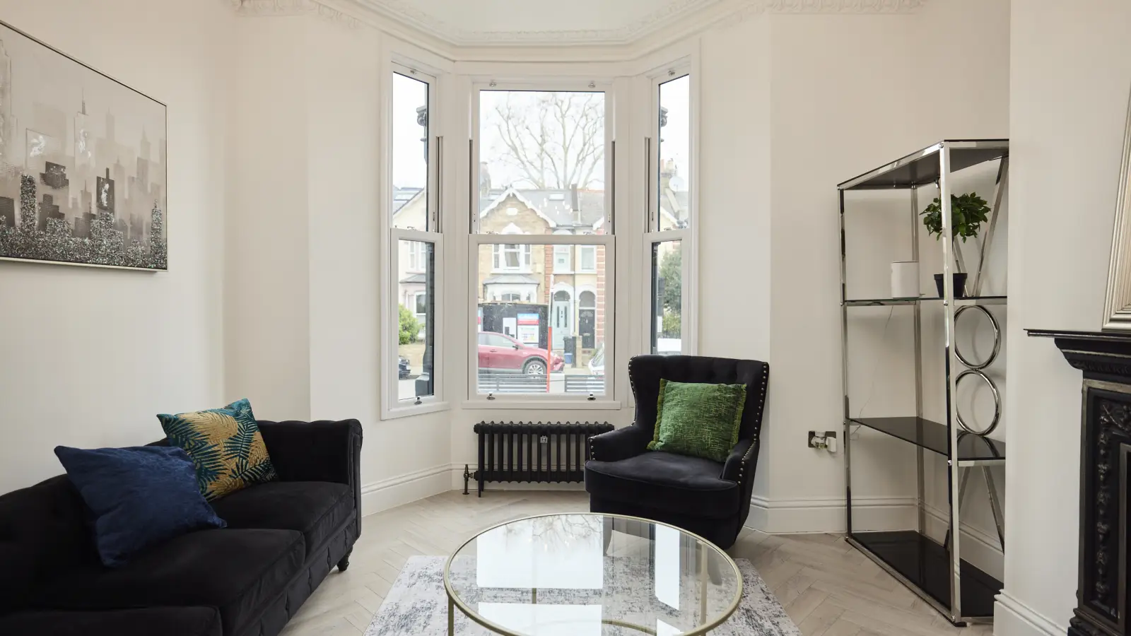 Flat Grayling Road in Greater London