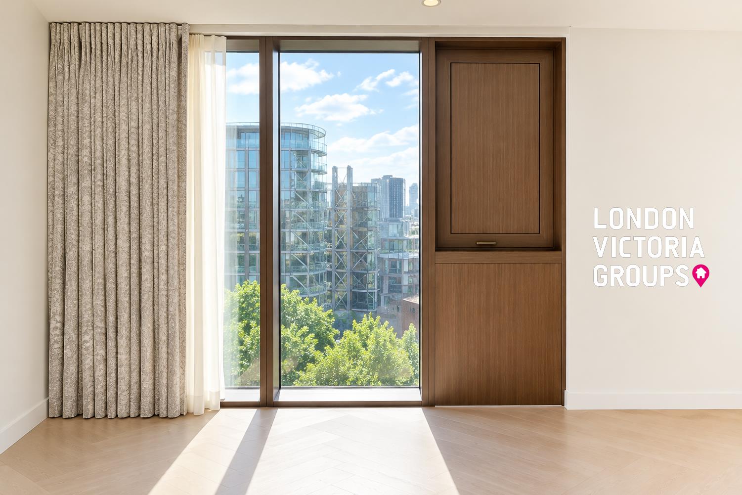 Flat Magellan Place in London