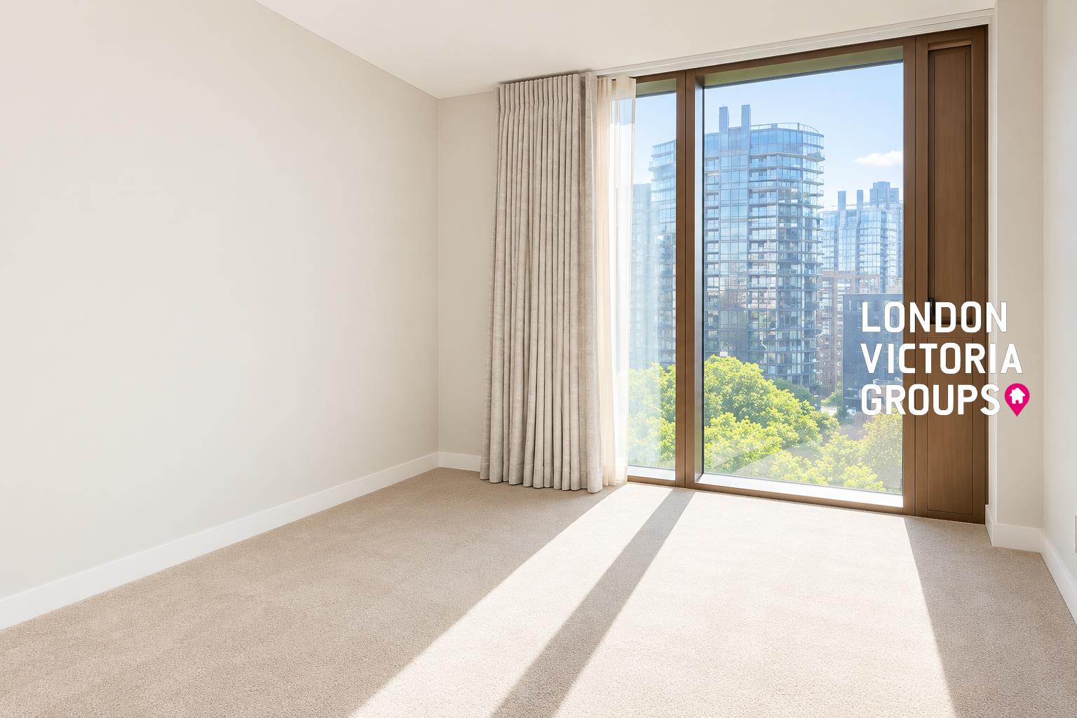 Flat Magellan Place in London