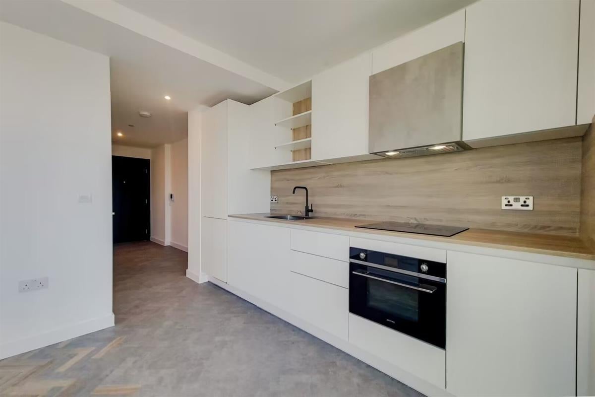 Flat Gillender Street in Greater London