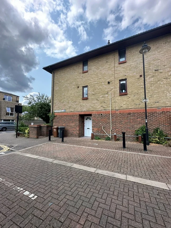 Flat Stafford Close in Greater London