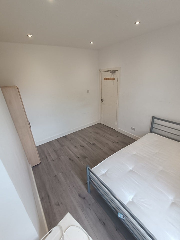 Room Landor Road in Greater London