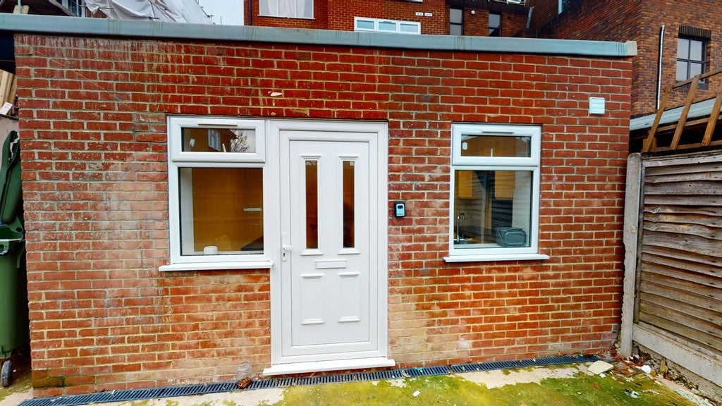 Flat Linden Place in Epsom and Ewell