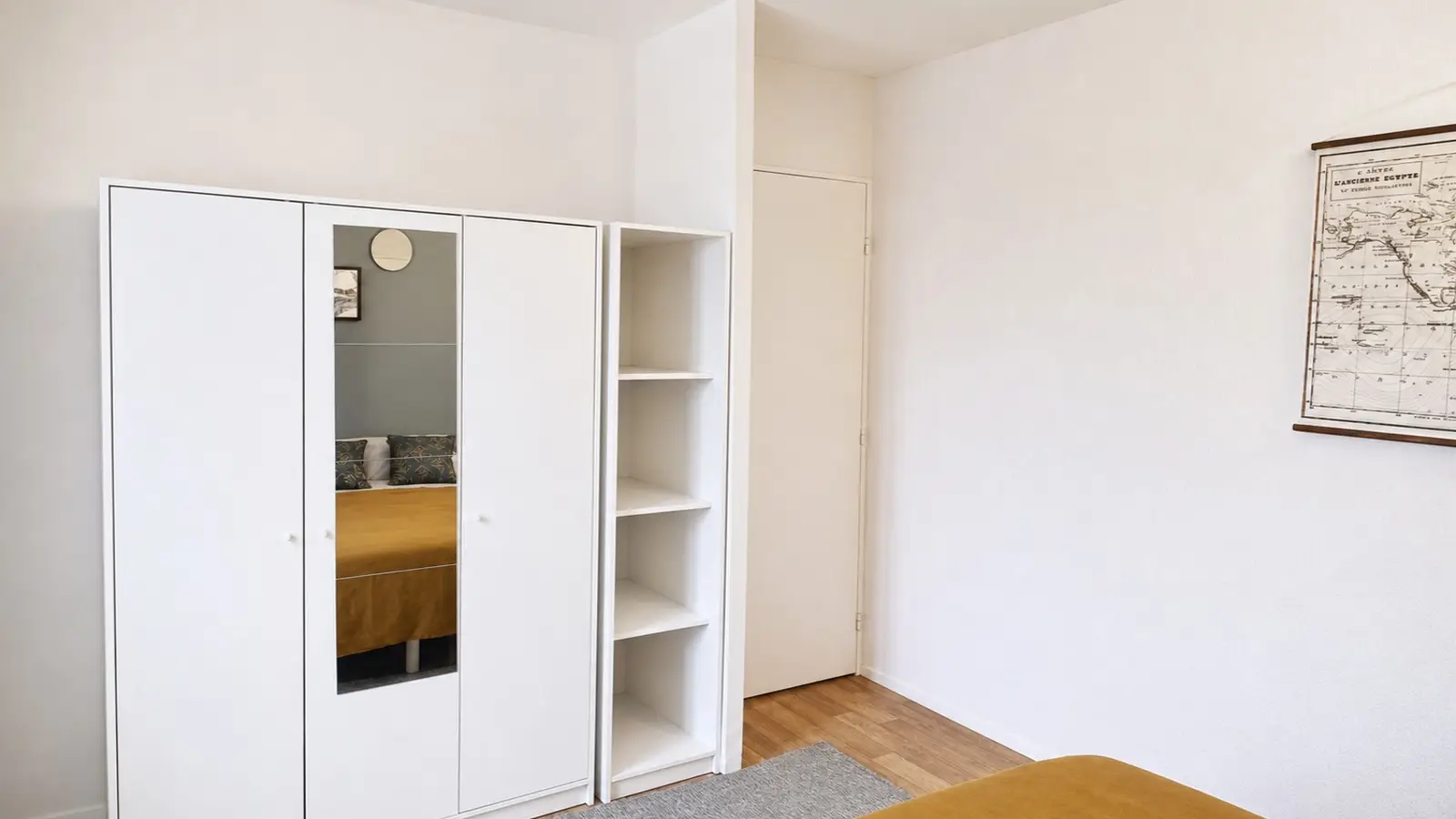 Room Rue Victor Hugo in Levallois-Perret