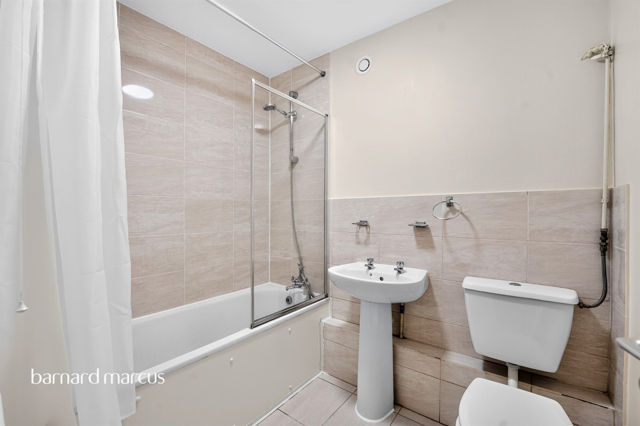 Flat Holliday Square in Greater London