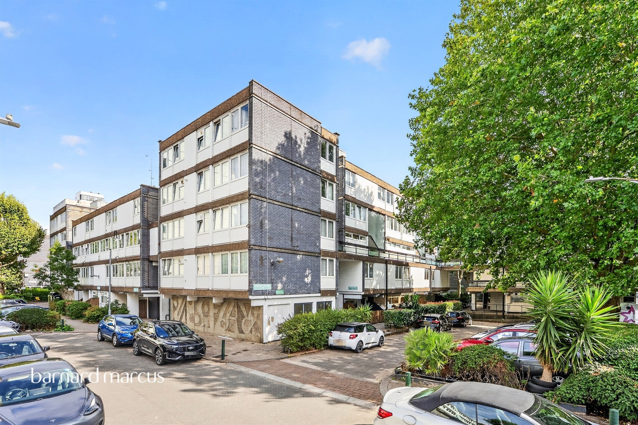 Flat Holliday Square in Greater London