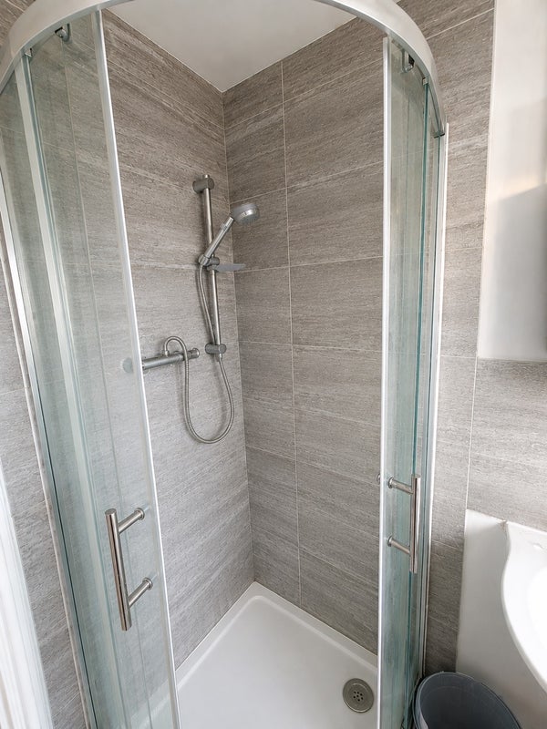 Room Longmarsh Lane in Greater London